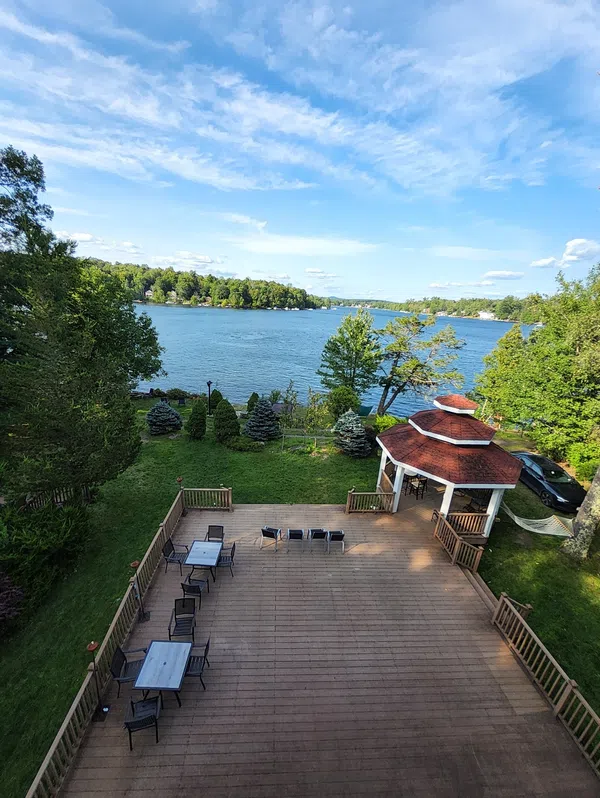 Ador Lago Mansion                *Midwinter Deal *Boats, Kayak *   *Pool   * Sauna    *Jacuzzi