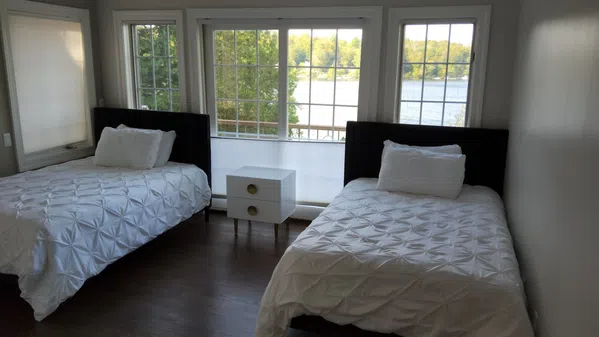 Ador Lago Mansion                *Midwinter Deal *Boats, Kayak *   *Pool   * Sauna    *Jacuzzi