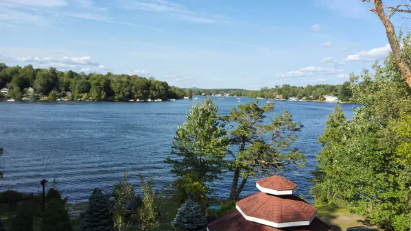 Ador Lago Mansion                *Midwinter Deal *Boats, Kayak *   *Pool   * Sauna    *Jacuzzi