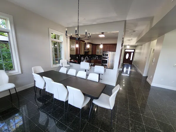 Ador Lago Mansion                *Midwinter Deal *Boats, Kayak *   *Pool   * Sauna    *Jacuzzi