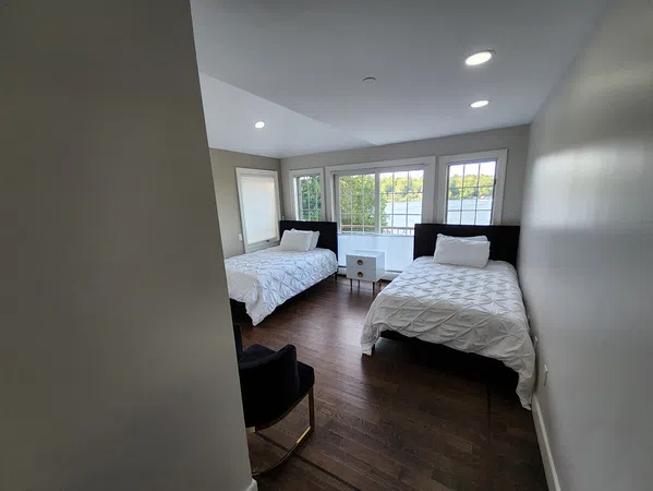 Ador Lago Mansion                *Midwinter Deal *Boats, Kayak *   *Pool   * Sauna    *Jacuzzi