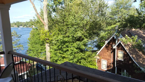 Ador Lago Mansion                *Midwinter Deal *Boats, Kayak *   *Pool   * Sauna    *Jacuzzi