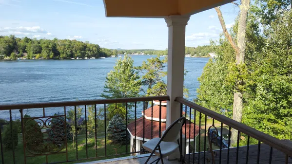 Ador Lago Mansion                *Midwinter Deal *Boats, Kayak *   *Pool   * Sauna    *Jacuzzi