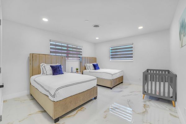 Ruby Villa - Lakefront Villa