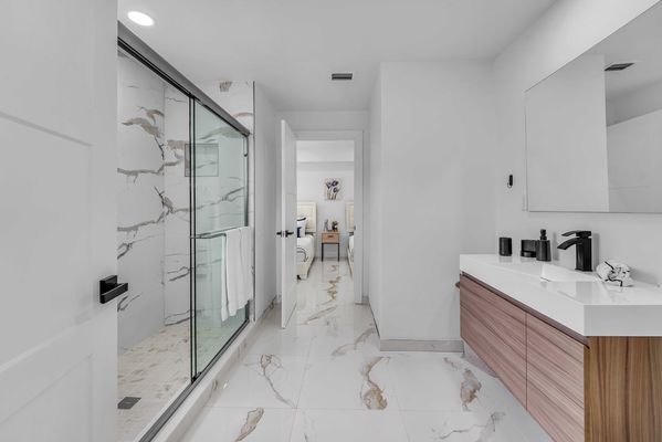 Ruby Villa - Lakefront Villa