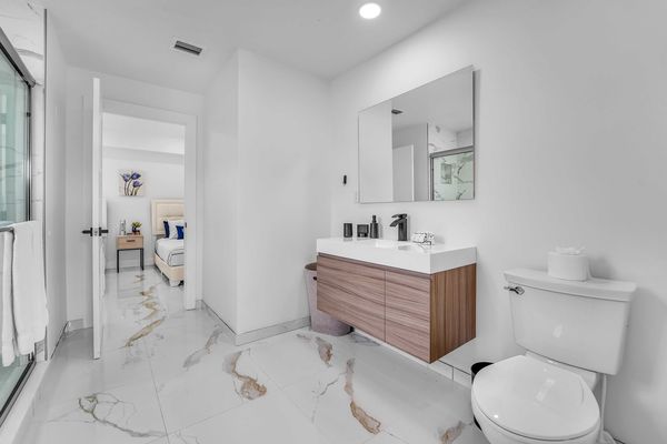 Ruby Villa - Lakefront Villa