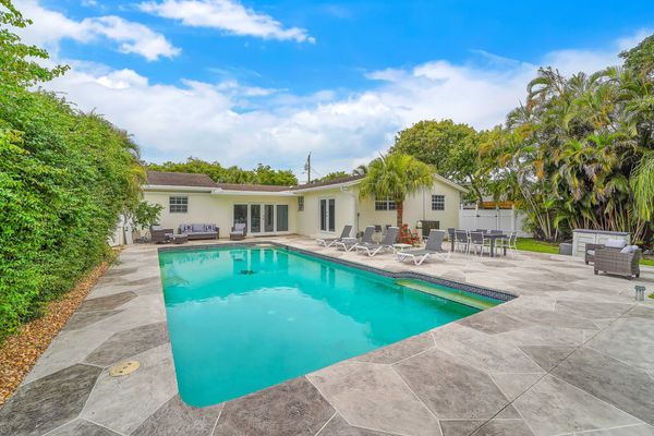 Ruby Villa - Lakefront Villa