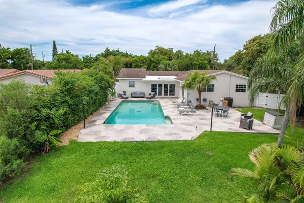 Ruby Villa - Lakefront Villa