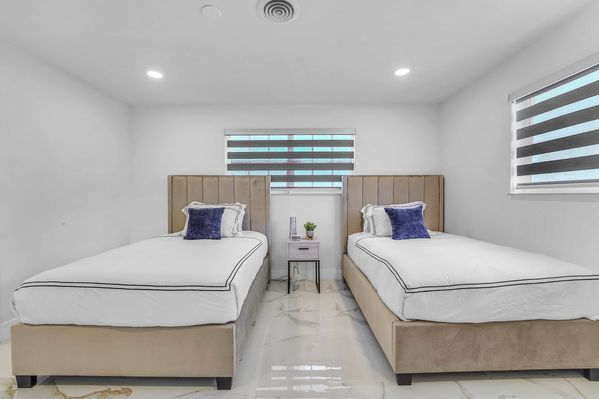Ruby Villa - Lakefront Villa