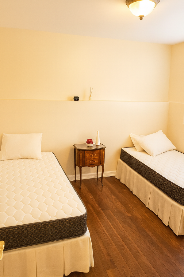 Private 2-Bedroom Retreat: Fully Kosher & Shabbos-Friendly