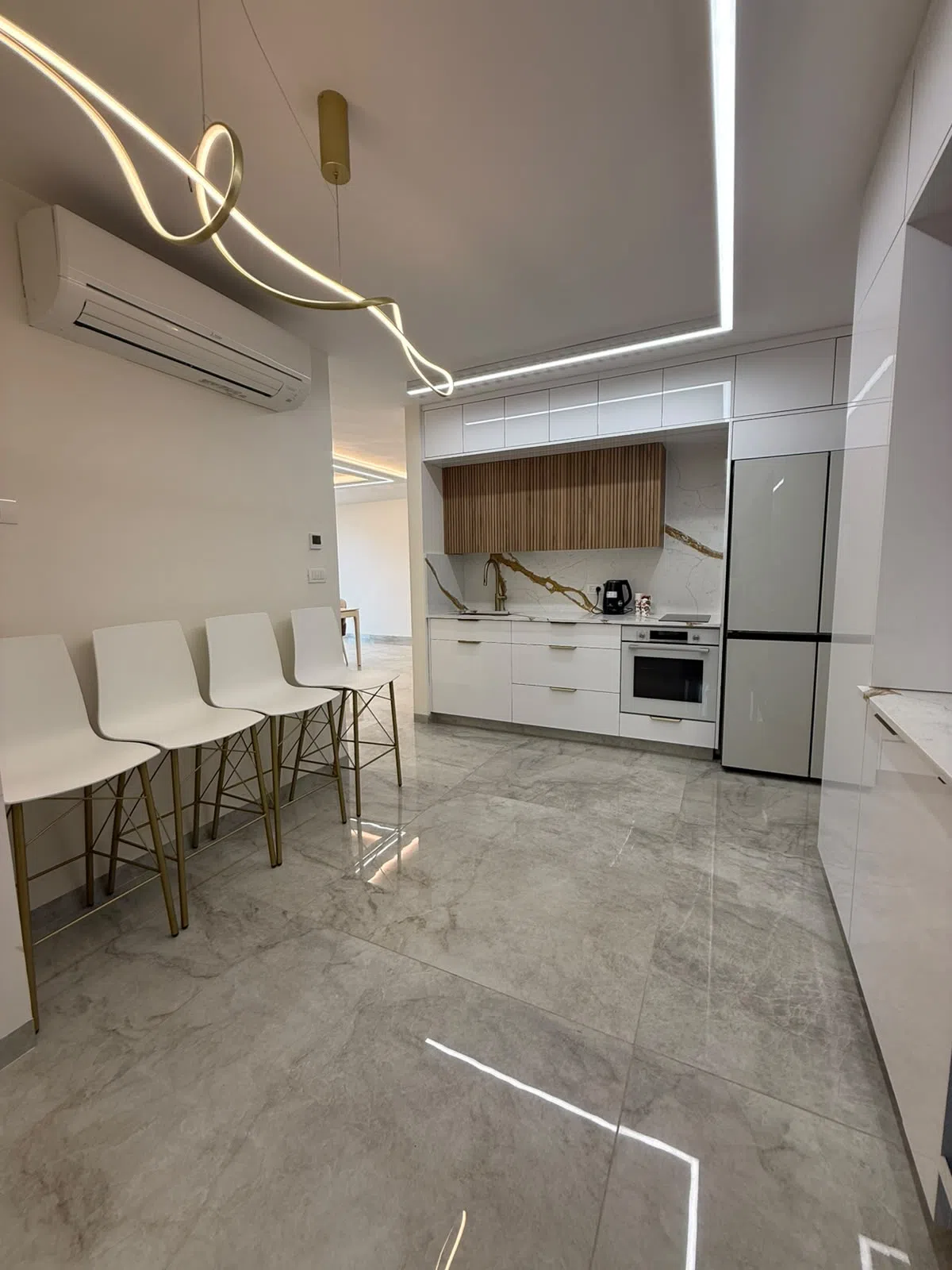 NEW- GORGEOUS VACATION RENTAL IN THE HEART OF JERUSALEM, ROMEMA