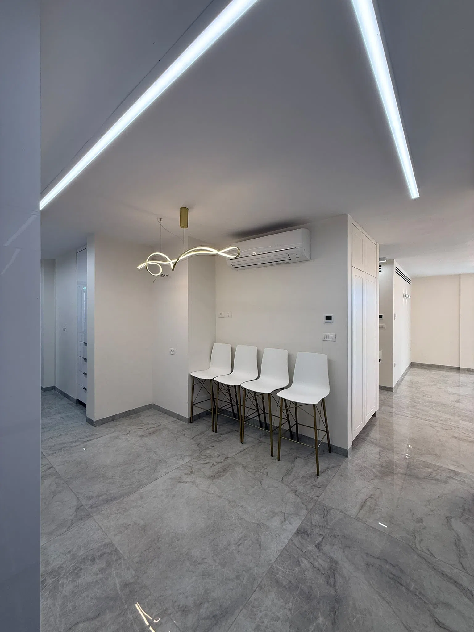 NEW- GORGEOUS VACATION RENTAL IN THE HEART OF JERUSALEM, ROMEMA
