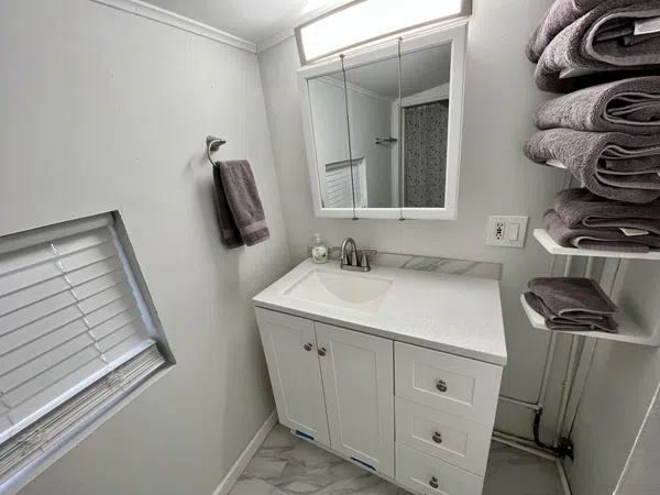 The Fallsburg 2 bedroom Beautiful Getaway