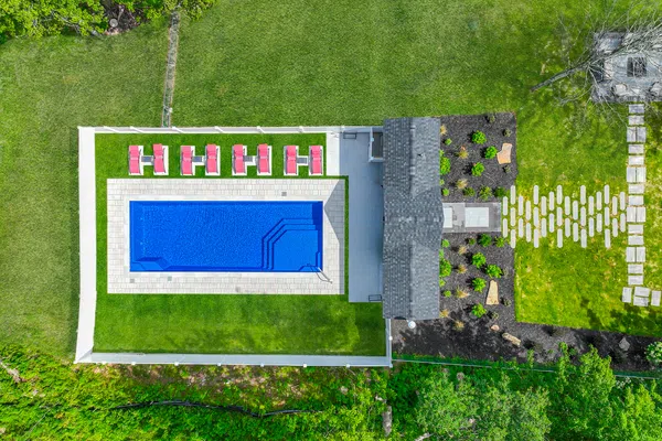 Ferndale Manor with private pool 