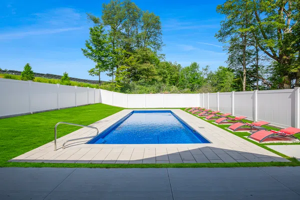 Ferndale Manor with private pool 