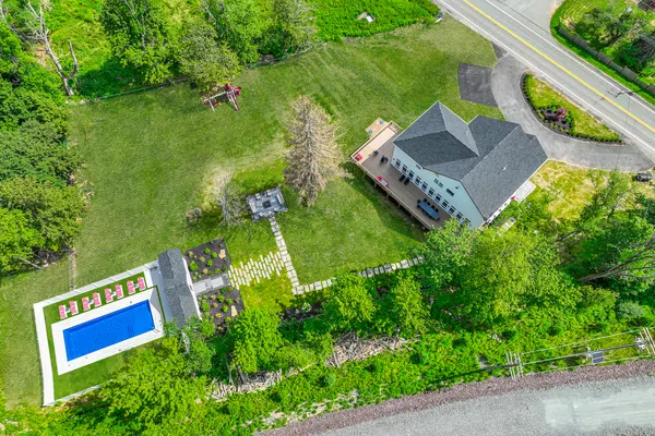Ferndale Manor with private pool 
