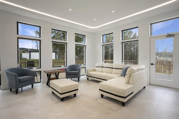 Ferndale Manor with private pool 