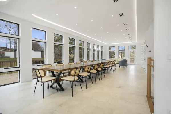 Ferndale Manor with private pool 