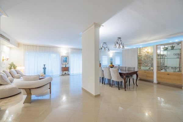 Apartment in Hiram Street