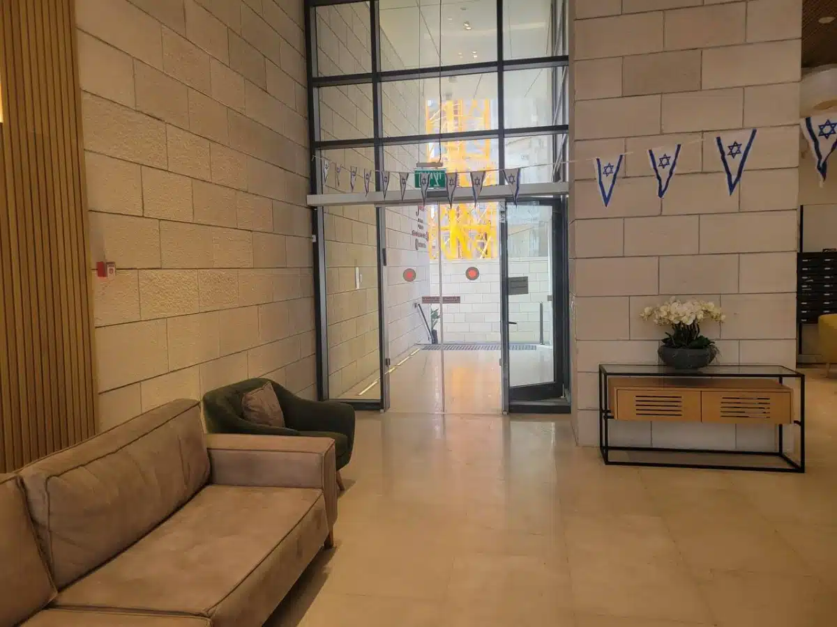 3 Beautiful Bedrooms Near Machane Yehuda