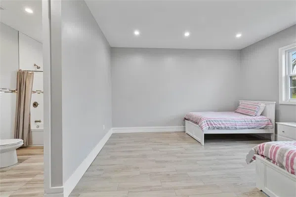 The Wood Villa! SALE! for  July 18 weekend $2,900.