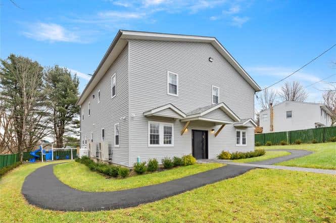 The Wood Villa! SALE! for  July 18 weekend $2,900.