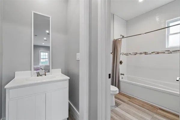 The Wood Villa! SALE! for  July 18 weekend $2,900.