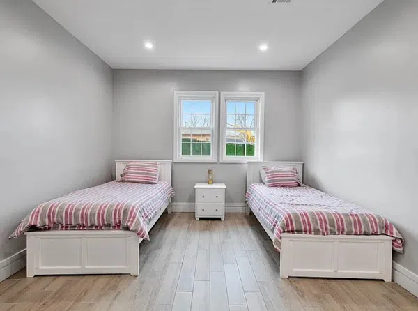 The Wood Villa! SALE! for  July 18 weekend $2,900.