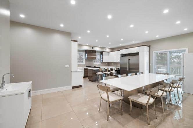 The Wood Villa! SALE! for  July 18 weekend $2,900.
