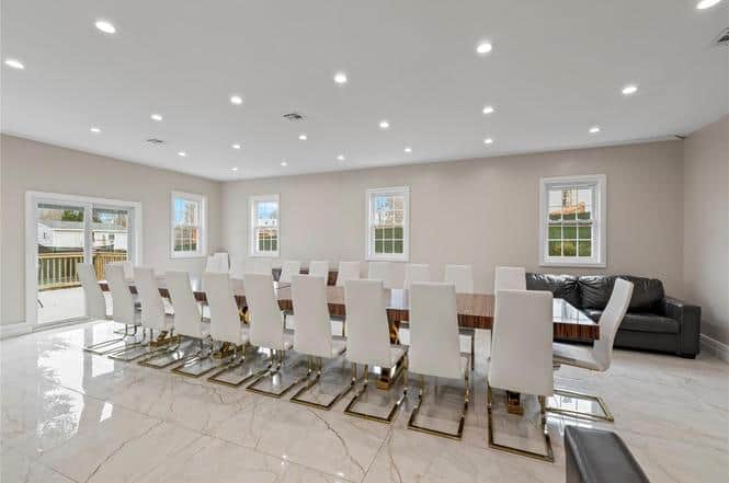 The Wood Villa! SALE! for  July 18 weekend $2,900.