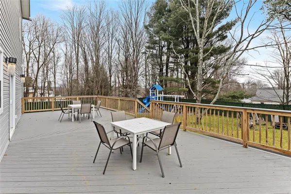 The Wood Villa! SALE! for  July 18 weekend $2,900.