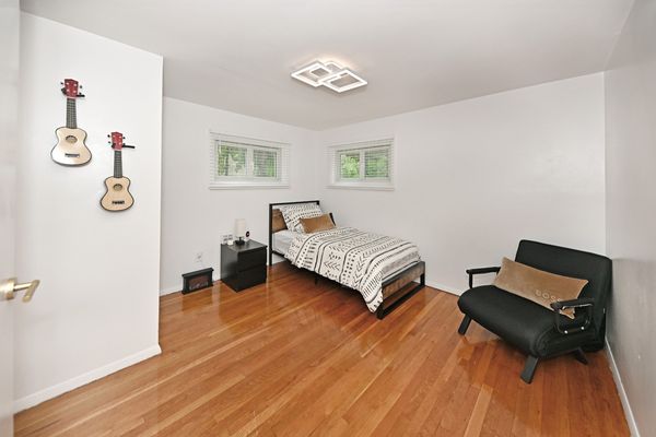 Clean Upscale Private 3 BR Home