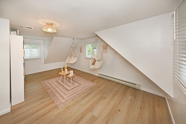Clean Upscale Private 3 BR Home