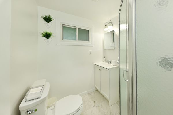 Clean Upscale Private 3 BR Home