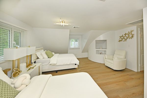 Clean Upscale Private 3 BR Home