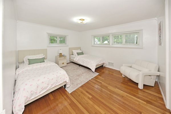 Clean Upscale Private 3 BR Home