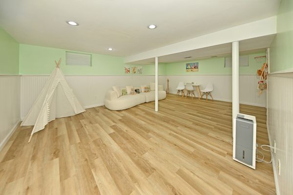 Clean Upscale Private 3 BR Home