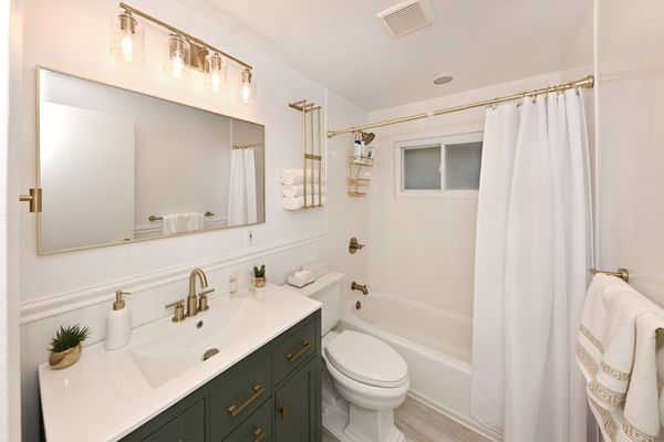 Clean Upscale Private 3 BR Home