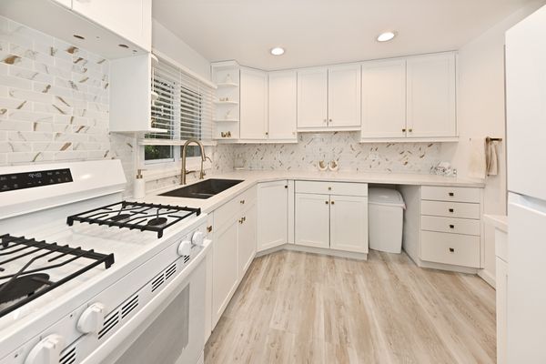 Clean Upscale Private 3 BR Home