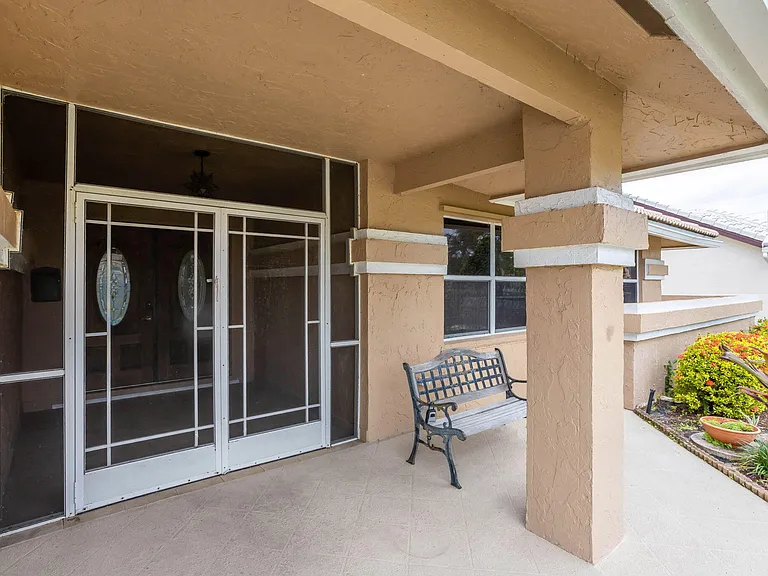 Boynton Beach Lakeside Villa