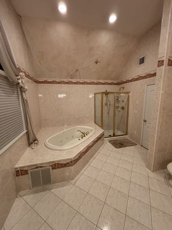 9 BEDROOM MANSION WITH LARGE HEATED POOL