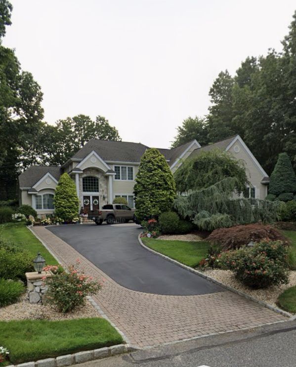 9 BEDROOM MANSION WITH LARGE HEATED POOL