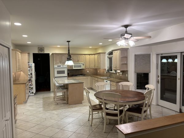 9 BEDROOM MANSION WITH LARGE HEATED POOL