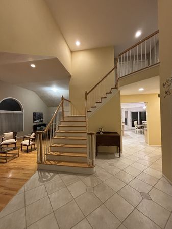 9 BEDROOM MANSION WITH LARGE HEATED POOL