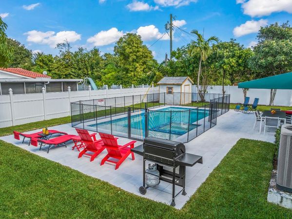 THE BREEZEWAY:  Charming Fully-Furnished Villa – steps from the Pickwick Lake!