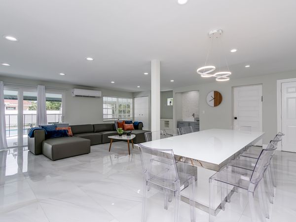 THE BREEZEWAY:  Charming Fully-Furnished Villa – steps from the Pickwick Lake!