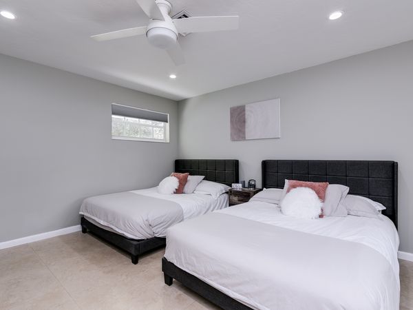 THE BREEZEWAY:  Charming Fully-Furnished Villa – steps from the Pickwick Lake!
