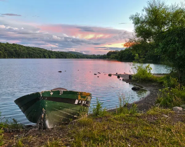 The Lakeview Escape 