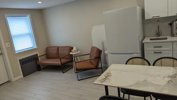 beautiful walk in one bedroom apartment