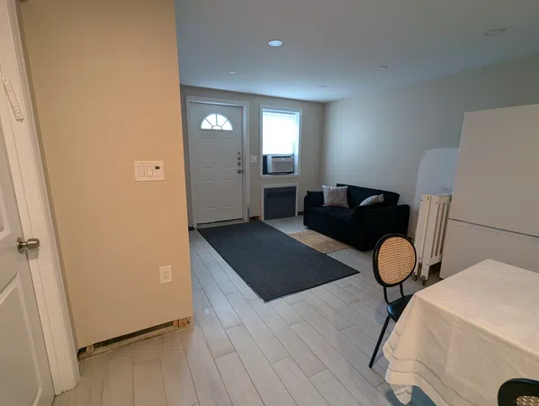 beautiful walk in one bedroom apartment